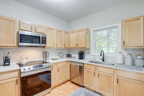 Interior - Asheville Retreat ~ 6 Mi to Biltmore & Downtown! (Asheville)