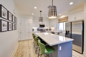 Interior - Furnished Patio + Putting Green: La Quinta Home (La Quinta)