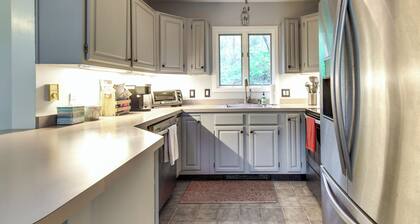 Wintergreen Resort Home w/ Deck, 1 Mi to Skiing!