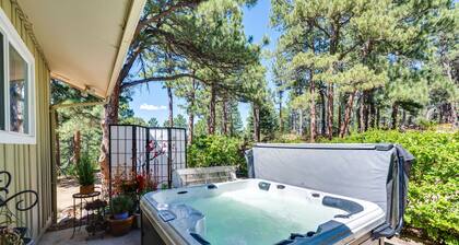 Serene Home w/ Hot Tub - 6 Mi to Boulder Falls!