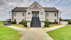A building with a sign reading "LEGENDS The Classic Swing Golf School." - Myrtle Beach Condo w/ Community Perks (Myrtle Beach)