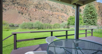 Cozy Salmon Home w/ Mountain Views & River Access