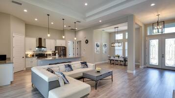 House (3 Bedrooms) | Interior