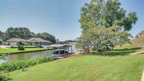 A residential area with a house, a dock, and a large tree. - Peaceful Hot Springs Home: Deck w/ Water Views! (Hot Springs)