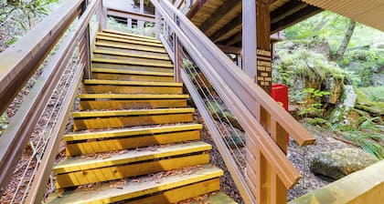 Walk to Slopes! Beech Mountain Condo, Pet Friendly
