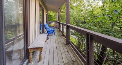 Pet-friendly Beech Mountain Condo: Walk to Slopes!