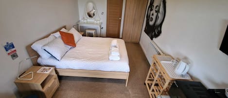 Studio | Iron/ironing board, free WiFi, bed sheets
