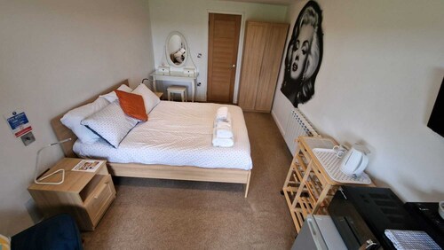 Relaxing Room With Ensuite Rutland Point