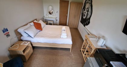 Relaxing Room With Ensuite Rutland Point