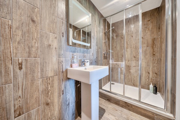 Shower, towels