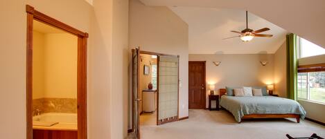 Hus (5 Bedrooms) | 5 sovrum, arbetsyta för laptop och sÀngklÀder