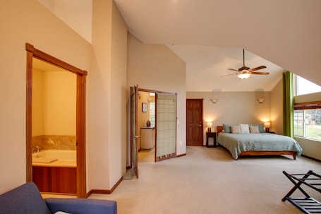 独立别墅 (5 Bedrooms) | 5 多间卧室、笔记本电脑工作区、床单