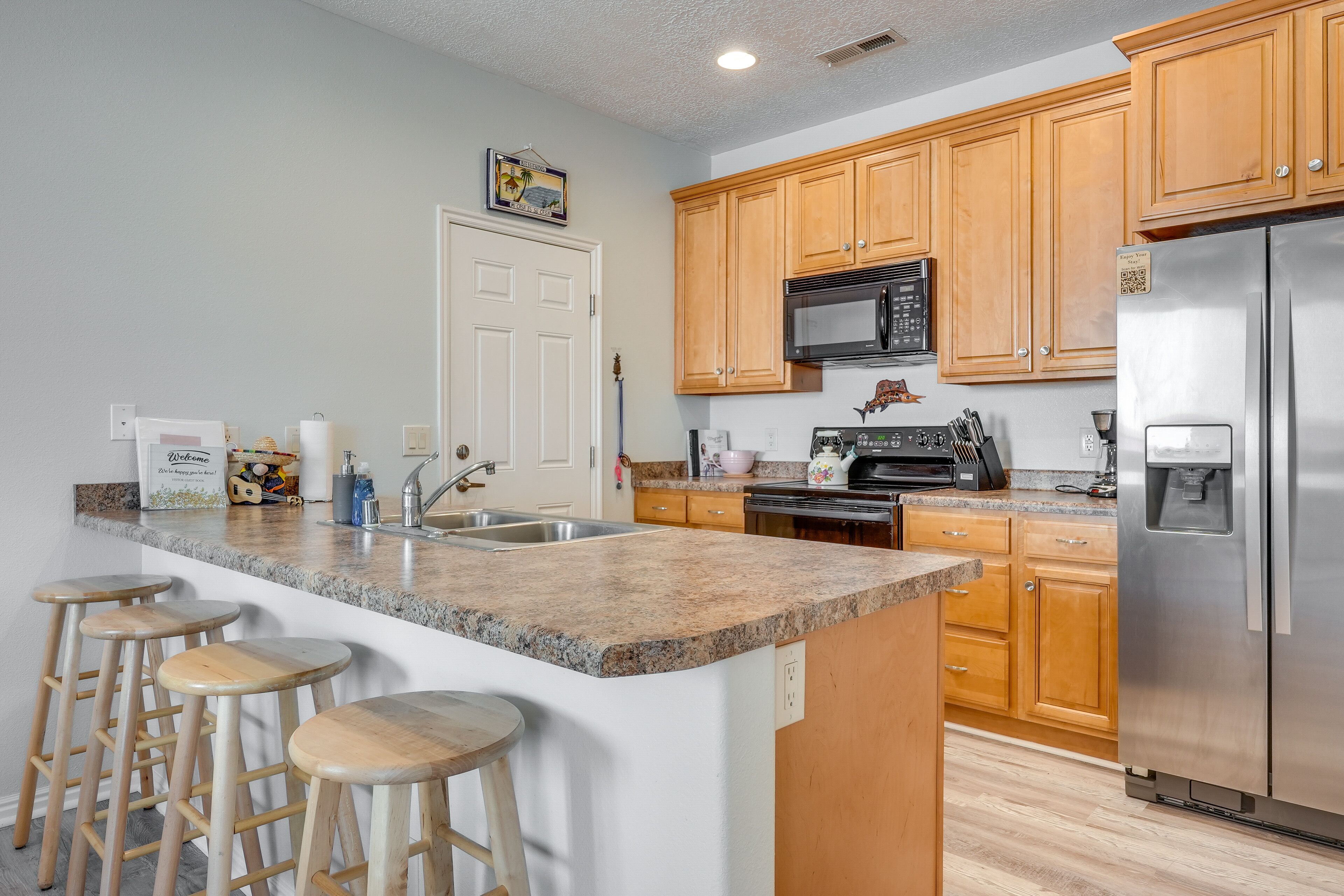 Apartment (2 Bedrooms) | Private kitchen | Microwave, oven, stovetop, dishwasher