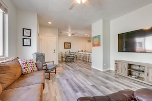 Living area - Mesquite Vacation Rental Condo w/ Community Pool! (Mesquite)