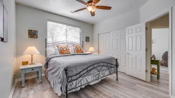 Apartment (2 Bedrooms) | 2 bedrooms, iron/ironing board, free cribs/infant beds, bed sheets