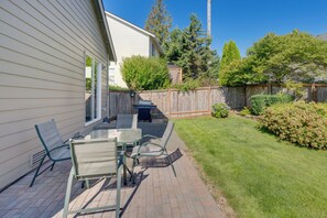 Interior - Bothell Retreat: Home Gym, Fireplace & More! (Mill Creek)