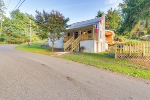 House (2 Bedrooms) | Interior - Historic Boonsboro Vacation Rental w/ Grill (Boonsboro)