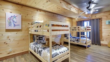 House (5 Bedrooms) | Interior