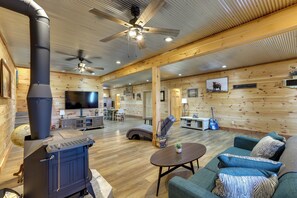 House (5 Bedrooms) | Interior