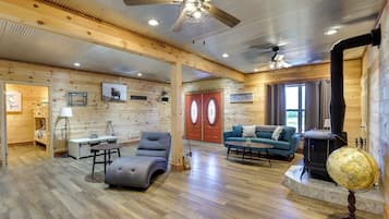 House (5 Bedrooms) | Interior