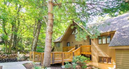 Wintergreen Resort Condo w/ Deck, 0.3 Mi to Slopes