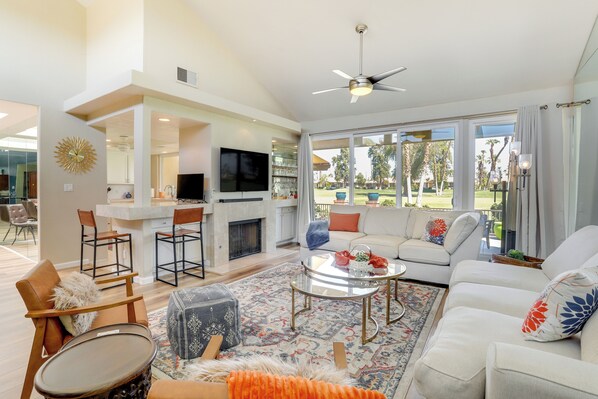 Apartment (2 Bedrooms) | Front of property - Golf Course, Pool Access: Palm Desert Condo! (Palm Desert)