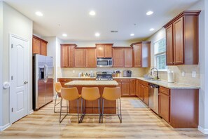 Apartment (3 Bedrooms) | Interior - Glen Burnie Vacation Rental w/ Private Deck! (Glen Burnie)