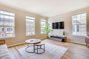 Apartment (3 Bedrooms) | Interior - Glen Burnie Vacation Rental w/ Private Deck! (Glen Burnie)