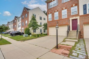 Apartment (3 Bedrooms) | Interior - Glen Burnie Vacation Rental w/ Private Deck! (Glen Burnie)