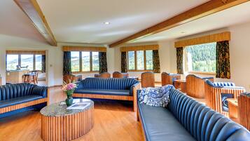 House (6 Bedrooms) | Interior