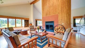 House (6 Bedrooms) | Interior