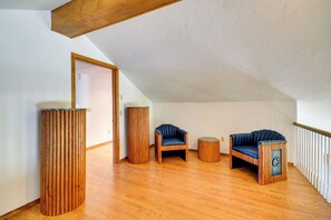 House (6 Bedrooms) | Interior