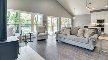 House (2 Bedrooms) | Interior