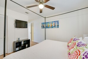 Apartment (2 Bedrooms) | 2 bedrooms, iron/ironing board, bed sheets