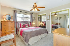 House (2 Bedrooms) | Interior - 20 Mi to Austin: Texas Farmhouse on 10 Acres (Manor)