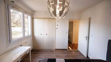 2 bedrooms, iron/ironing board, Internet, bed sheets