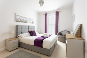 1 bedroom, iron/ironing board, free WiFi, bed sheets - 1 Bedroom Luxury Apartment in Redhill (Surrey)