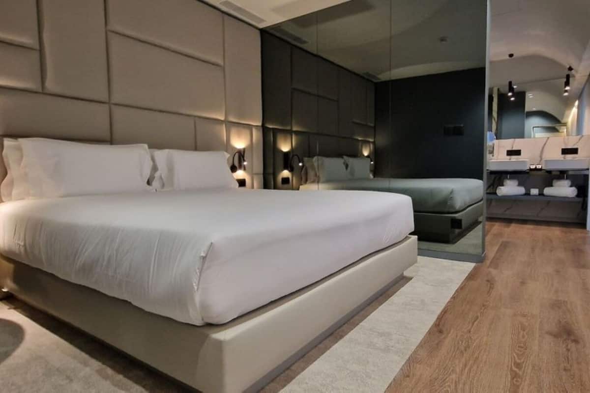Suite junior | Ropa de cama de alta calidad, edredón y minibar