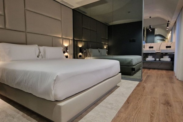 Suite Junior | Literie de qualité supérieure, couette en duvet d'oie, minibar