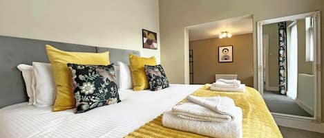2 bedrooms, iron/ironing board, travel cot, WiFi