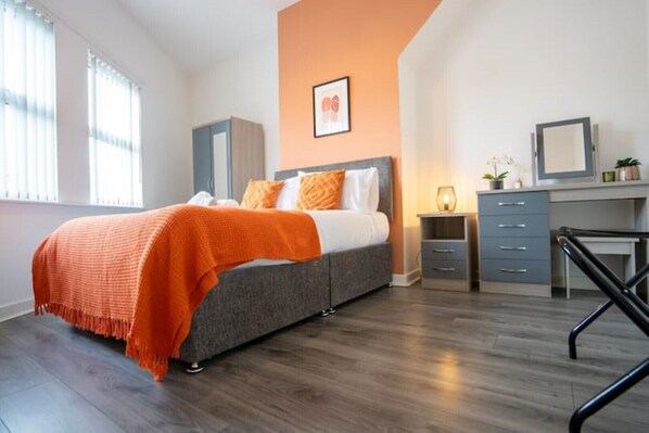 3 bedrooms, iron/ironing board, WiFi, bed sheets