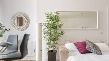 1 bedroom, iron/ironing board, free WiFi