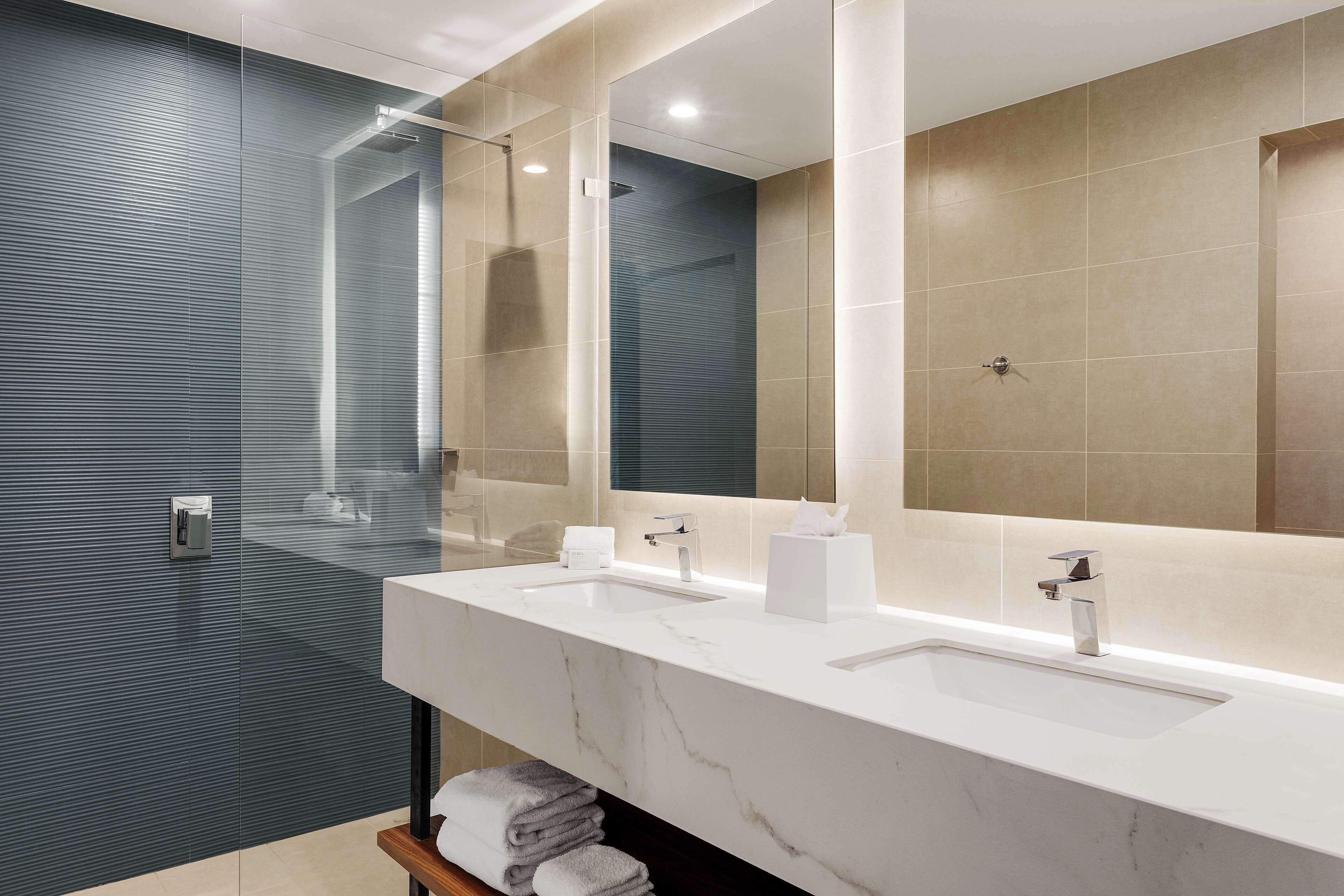 suite, 1 bedroom | bathroom | shower, rainfall showerhead, designer toiletries, hair dryer