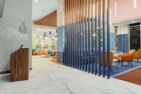 Restaurant. Hilton Garden Inn San Jose Airport City Mall