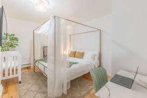 3 slaapkamers, een bureau, een strijkplank/strijkijzer, wifi