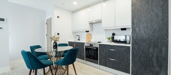 Inviting 2BR House in Dorking