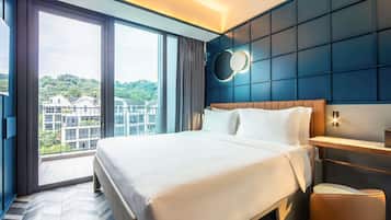 Deluxe-Zimmer, 1 Doppelbett, Balkon | Zimmersafe, individuell eingerichtet, laptopgeeigneter Arbeitsplatz