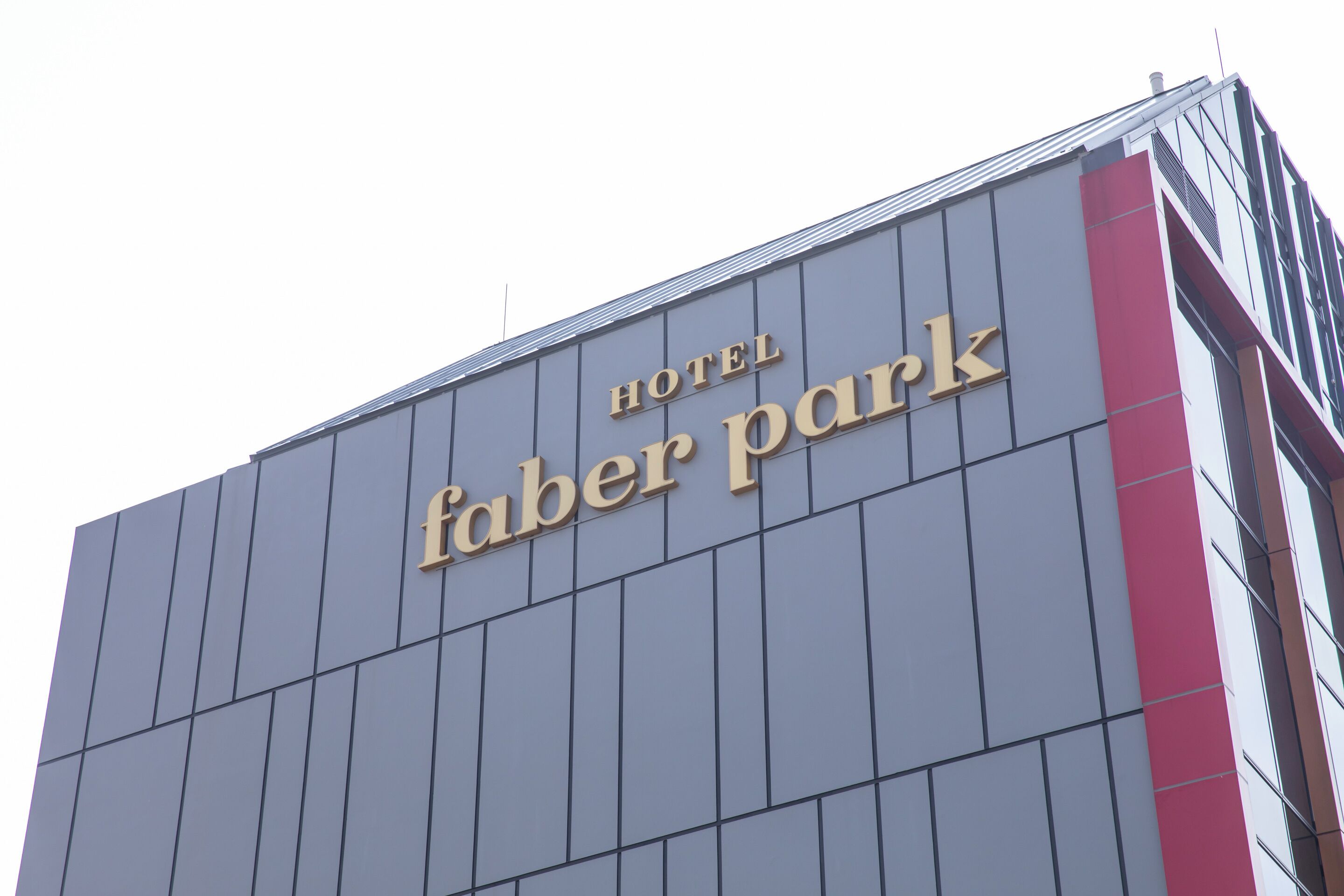 A building with the sign "HOTEL FABER PARK" indicating a hotel establishment.
