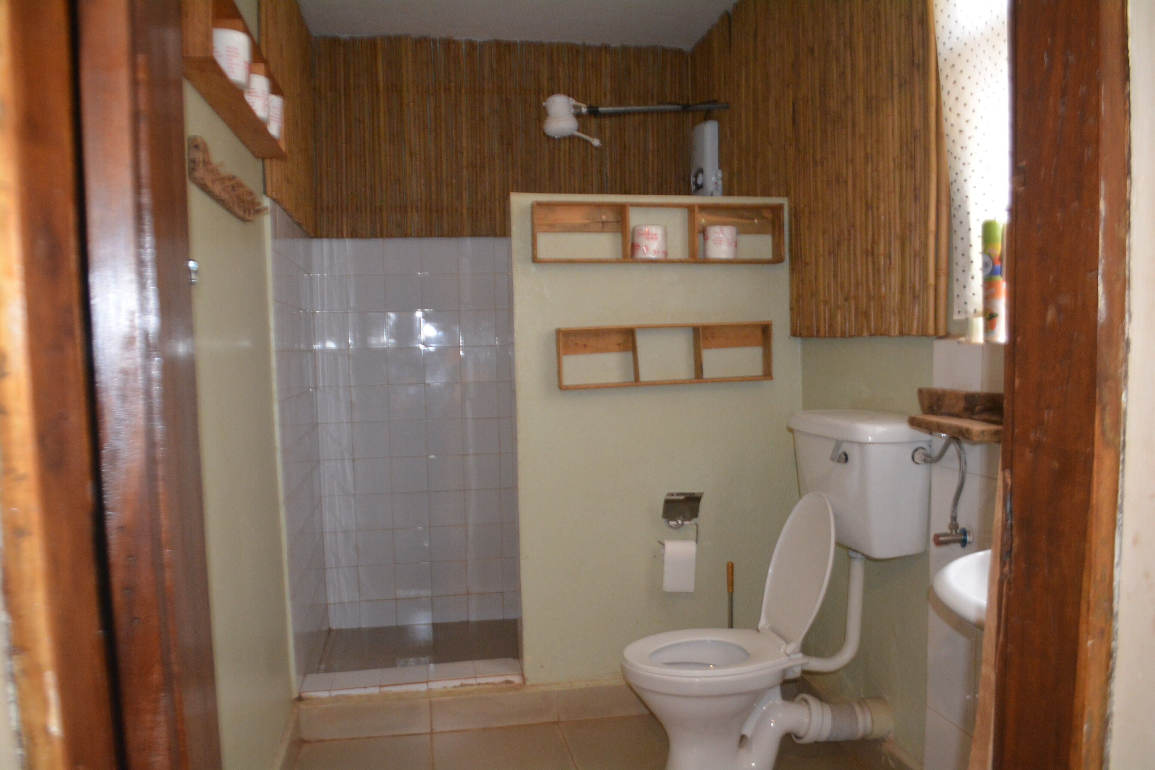 Standard Shared Dormitory (one bed in a men or women dorm, up to 8 guests) | Badezimmer