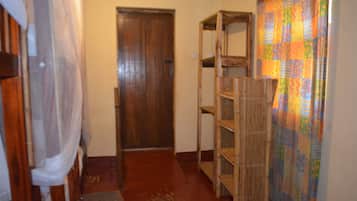 Standard Shared Dormitory (one bed in a men or women dorm, up to 8 guests) | 1 間睡房、免費 Wi-Fi